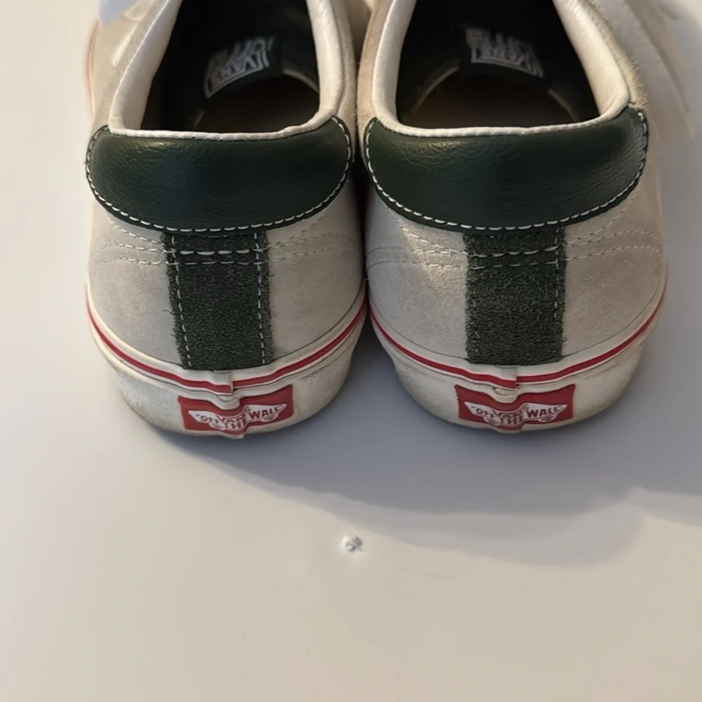 VANS SPORT Suede - White and green .